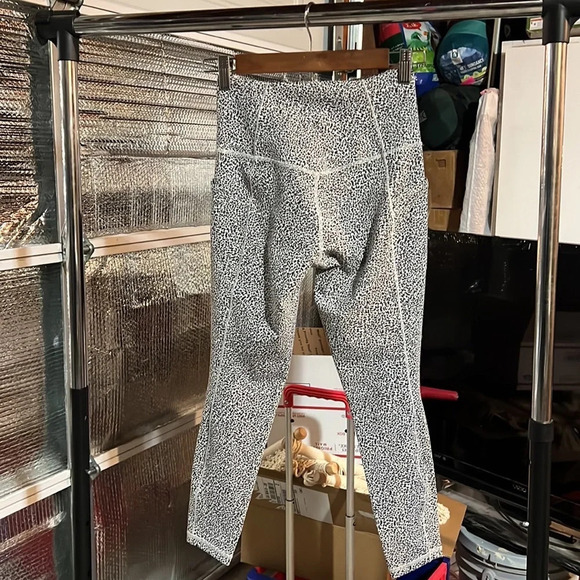 Athleta Women 25” Salutation Stash II Textured Tight 631936 Black White Size XS - Picture 4 of 6